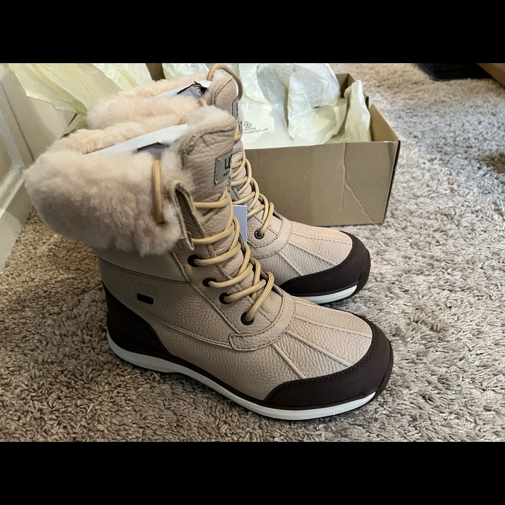 New Ugg women’s waterproof Adirondack boot III sand US8.5 snow boots